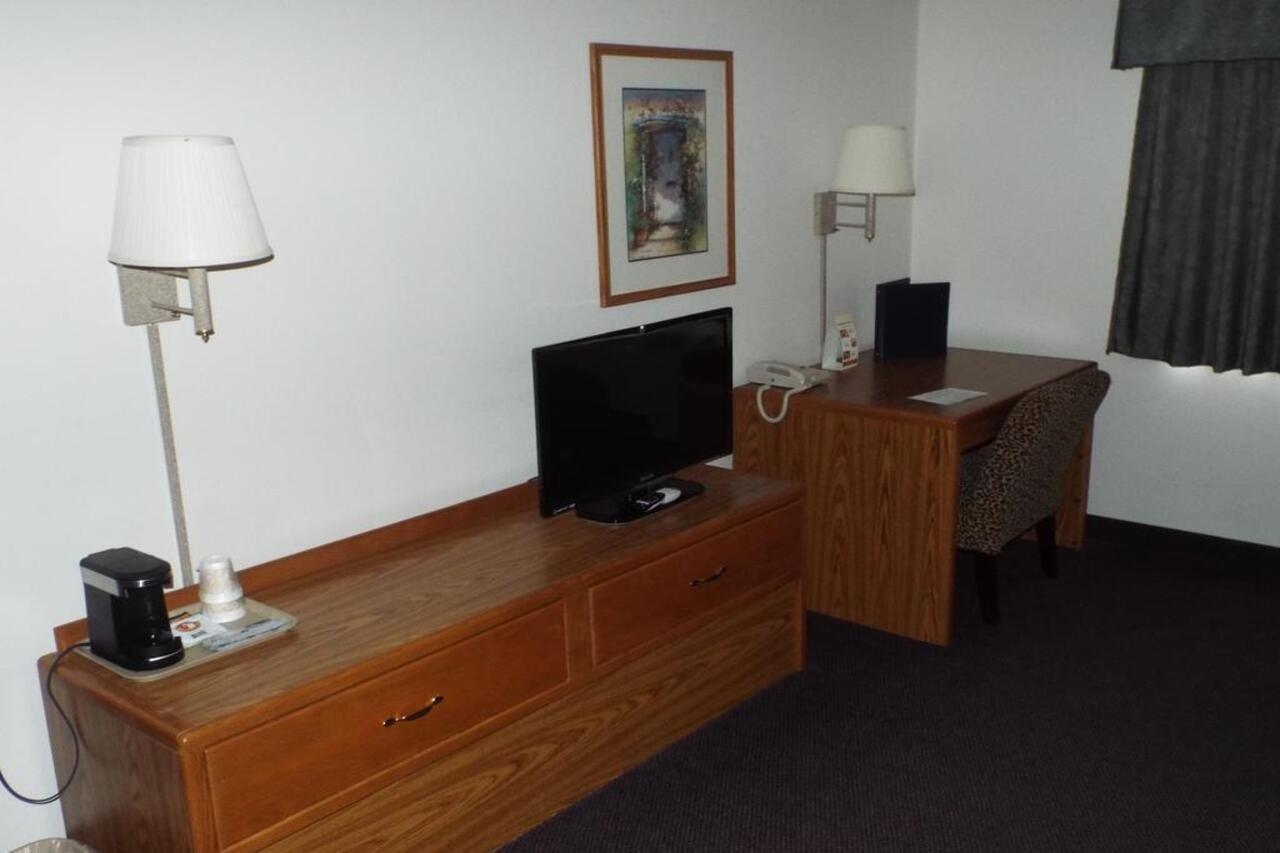Fairbridge Inn & Suites Thorp Εξωτερικό φωτογραφία