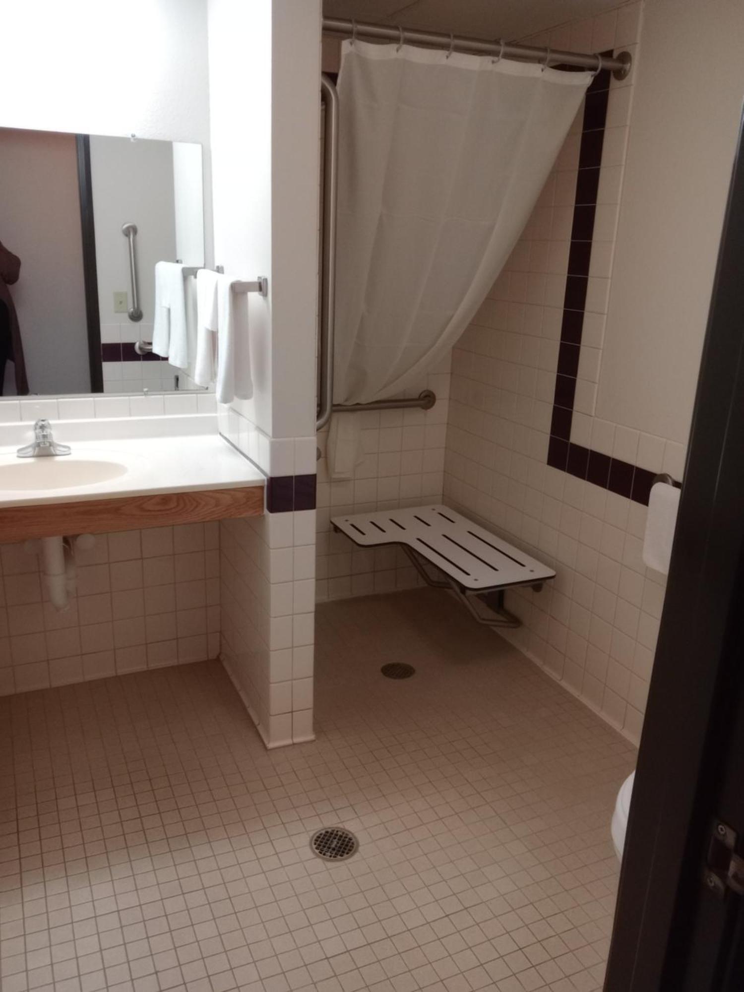 Fairbridge Inn & Suites Thorp Εξωτερικό φωτογραφία