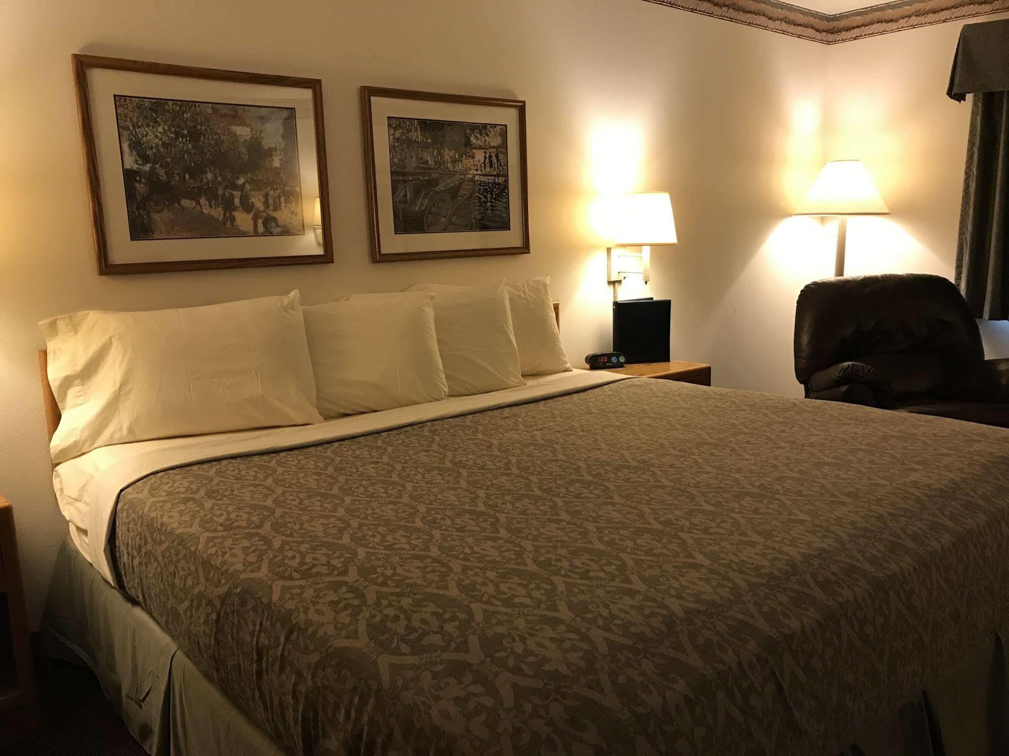 Fairbridge Inn & Suites Thorp Εξωτερικό φωτογραφία